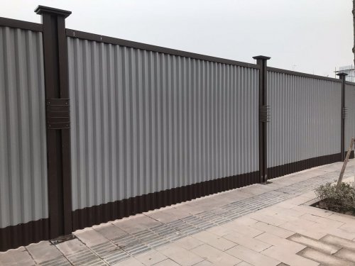 左侧产品展示，还是要有个蓝色的 什么“建筑护栏”“护栏网系列” “市政护